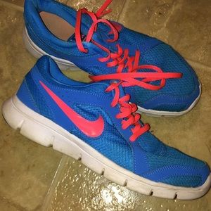 Blue & coral Nike flex experience RN2 size 7 nice